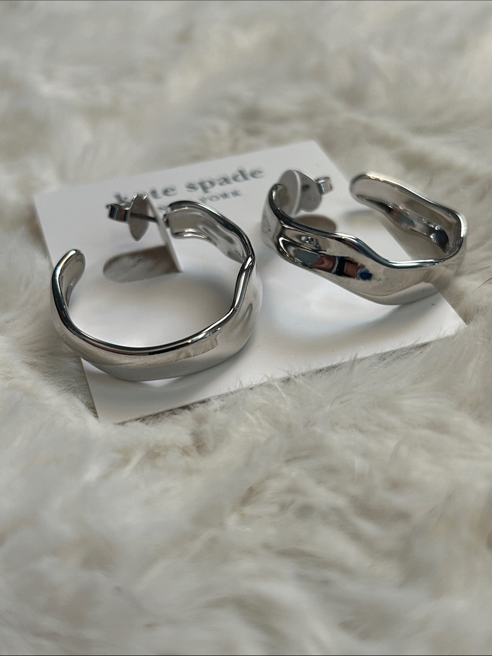 NWT $78 kate spade Molten Hoops - Silver - Picture 6 of 8